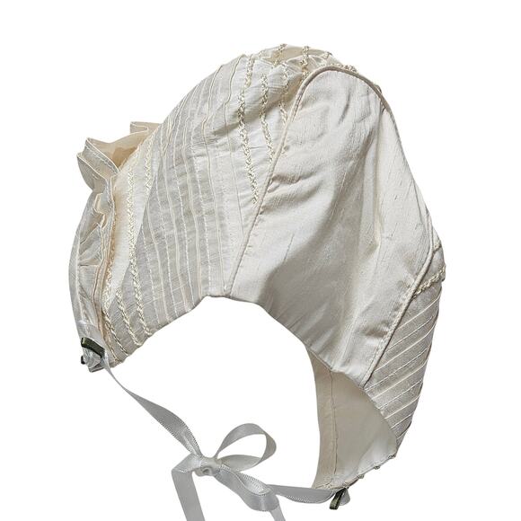 New Sarah Louise Ivory Cream Silk Christening Gown And Cap made In England - Picture 8 of 8